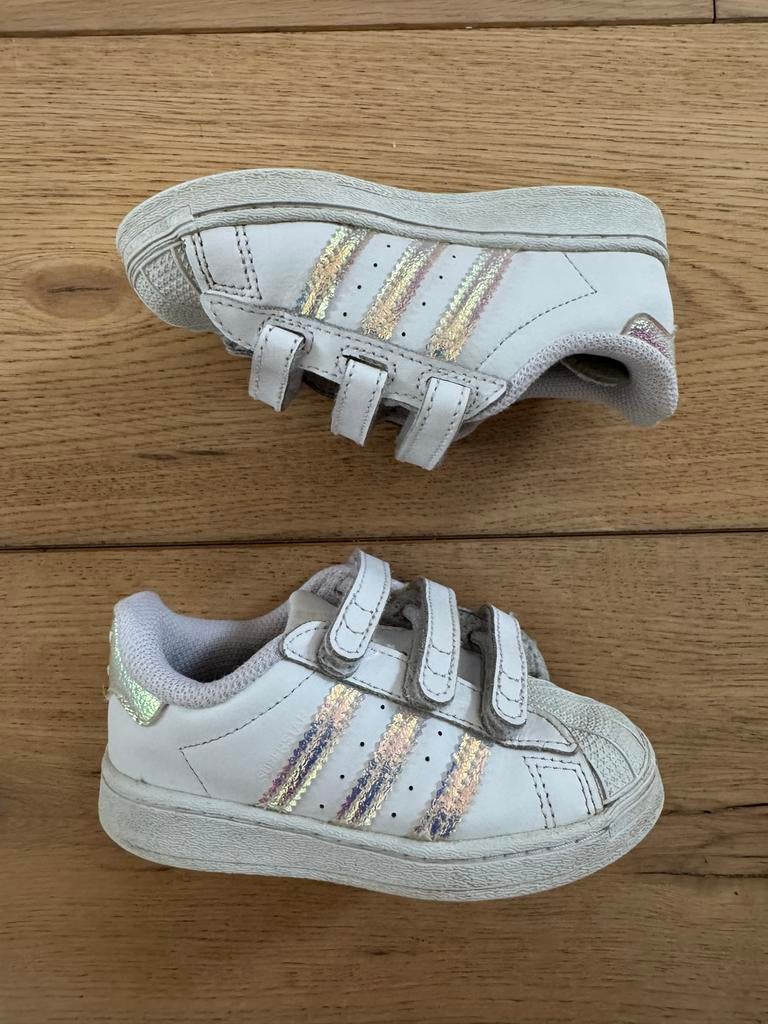 Adidas Superstar sneakers maat 23 - Holografische strepen, Kinderen en Baby's, Babykleding | Schoentjes en Sokjes, Ophalen of Verzenden