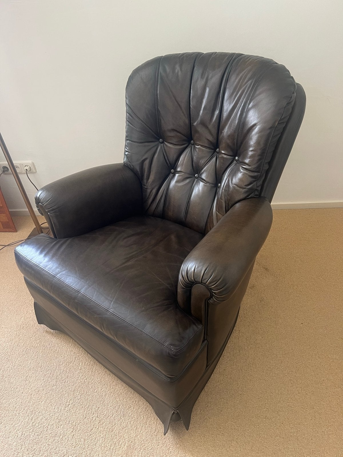 Comfortabele Chesterfield bruin leren fauteuil stoel als nwe, Huis en Inrichting, Fauteuils, Ophalen, Zo goed als nieuw, 75 tot 100 cm