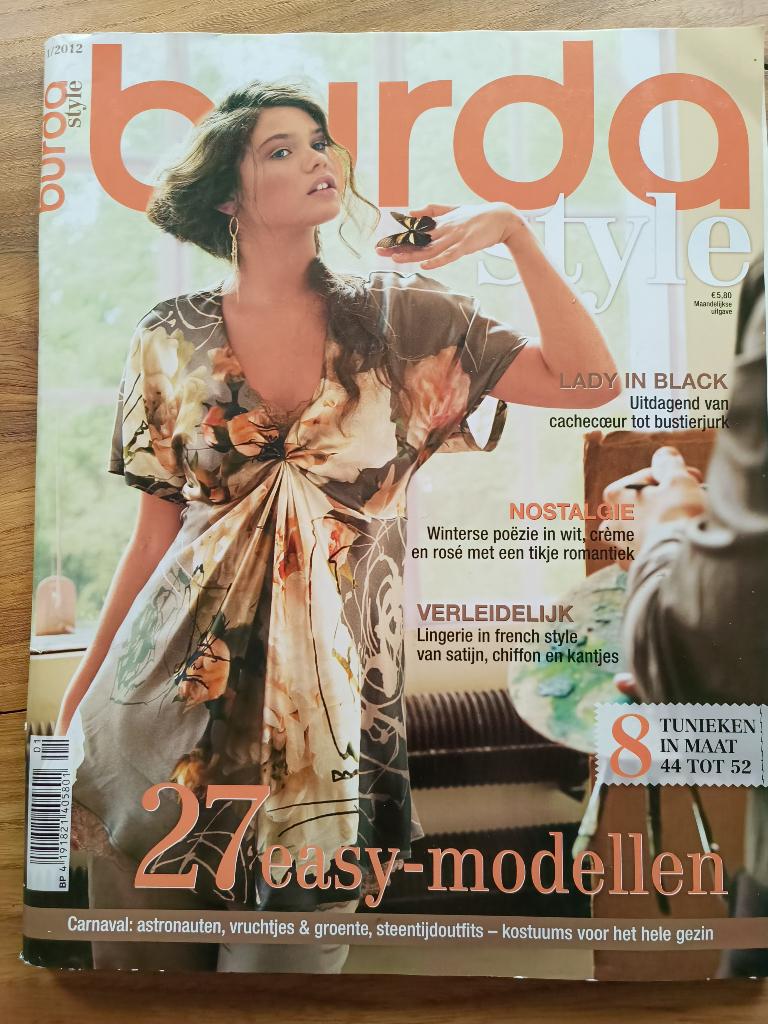 Burda januari 2012 verkleedkleding en lingerie, Ophalen of Verzenden, Zo goed als nieuw, Vrouw, Burda