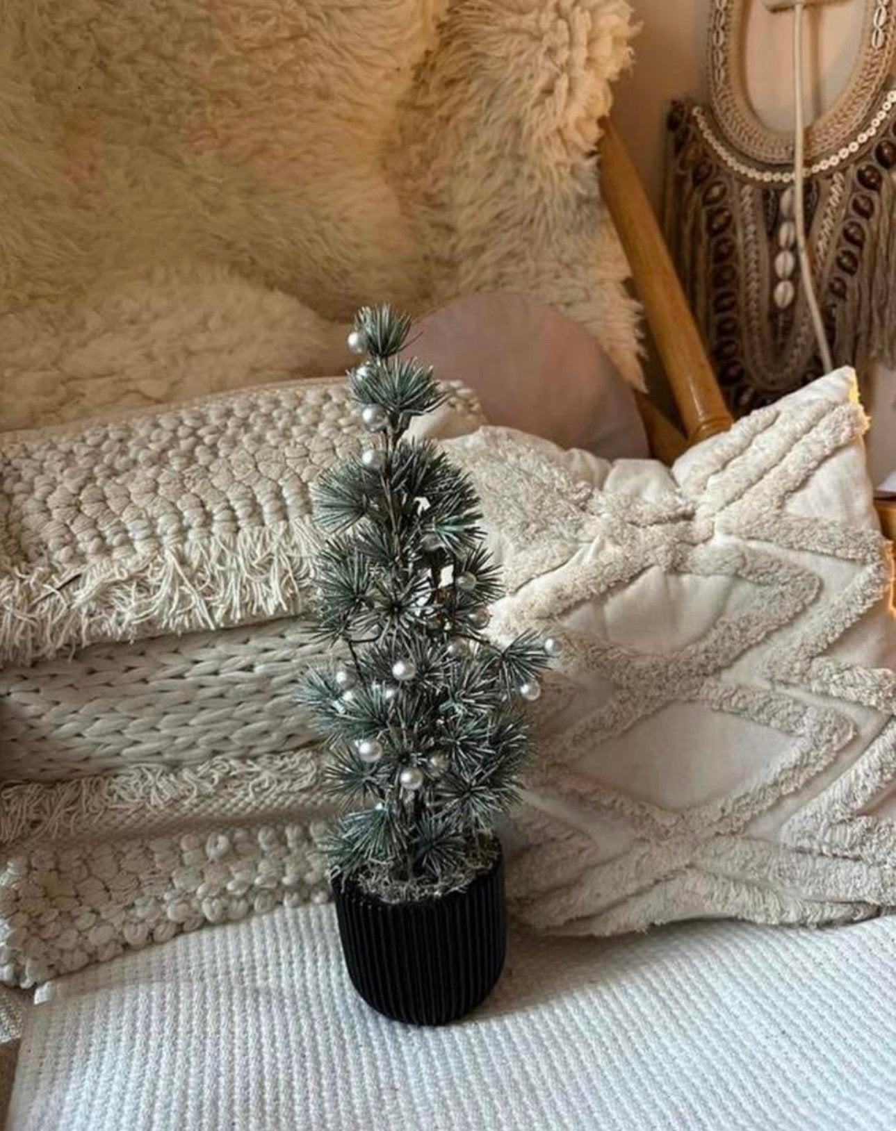 Kleine kerstboom, versierd met kleine zilveren bollen, Ophalen of Verzenden, Zo goed als nieuw