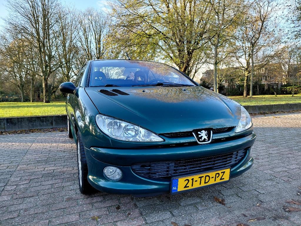 Peugeot 206 1.6 16V CC 2000 Roland Garros, Voorwielaandrijving, 4 cilinders, Cabriolet, 4 stoelen