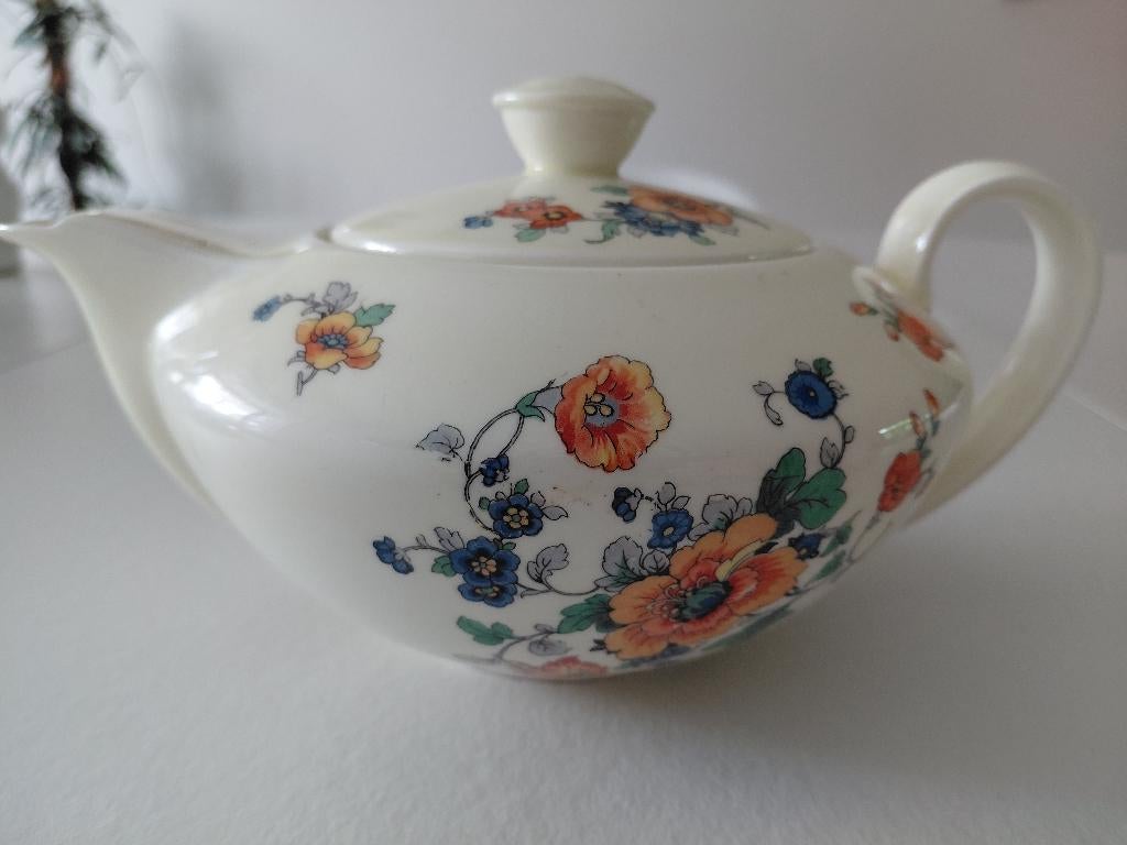 Theepot Petrus Regout Maastricht Regina bloemmotief, Antiek en Kunst, Ophalen