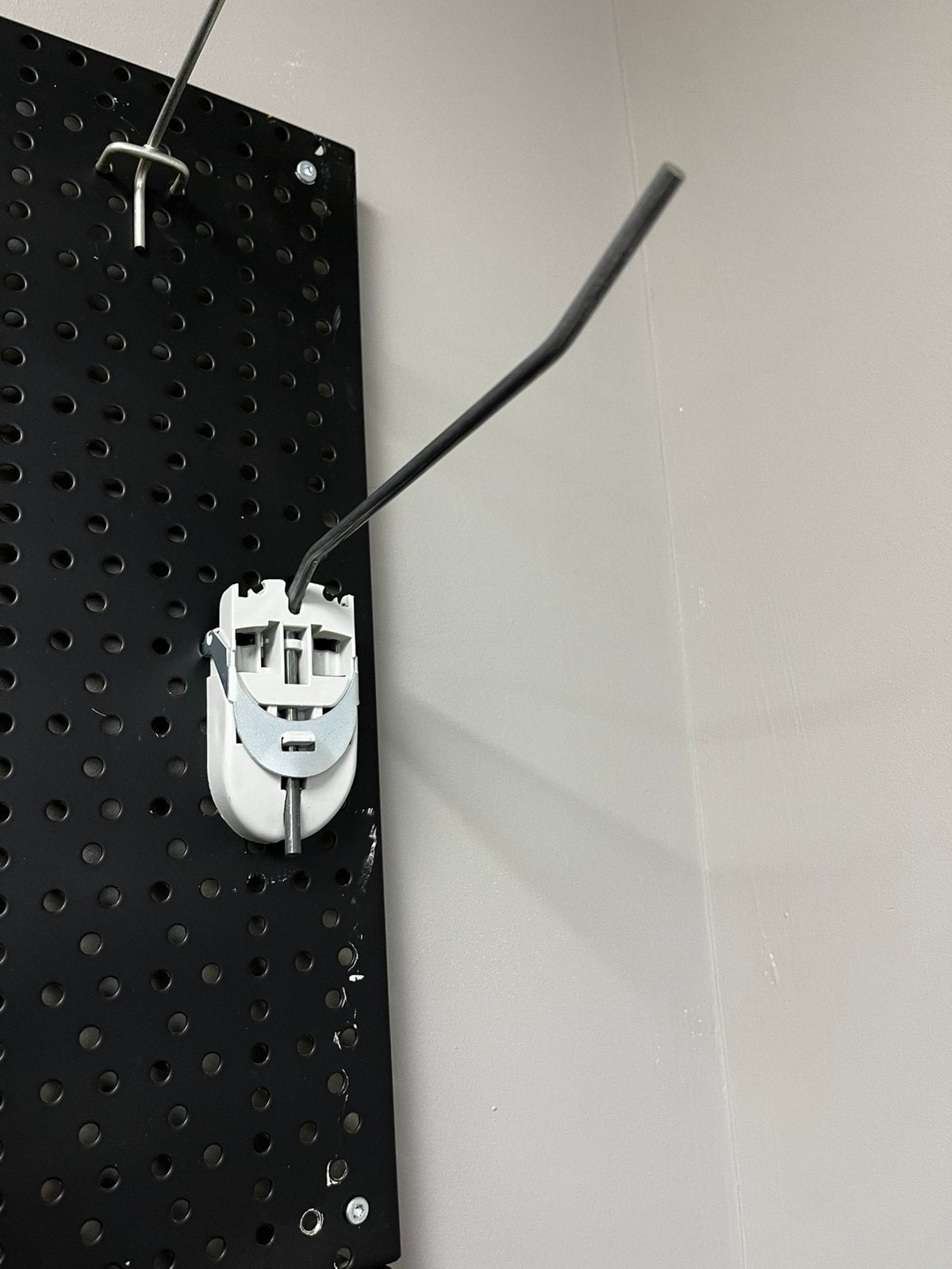Wandhaken voor gaatjesbord, Ophalen of Verzenden, Zo goed als nieuw