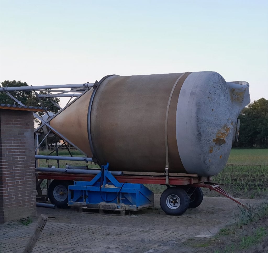 Voersilo 10 ton met vijzel, Ophalen, Vee