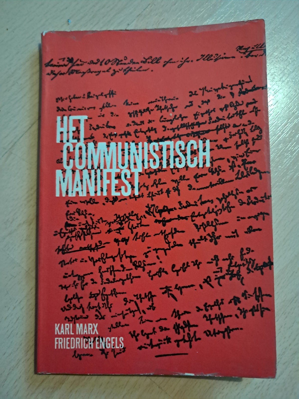 Het Communistisch Manifest - Karl Marx / Friedrich Engels, Ophalen of Verzenden, Gelezen