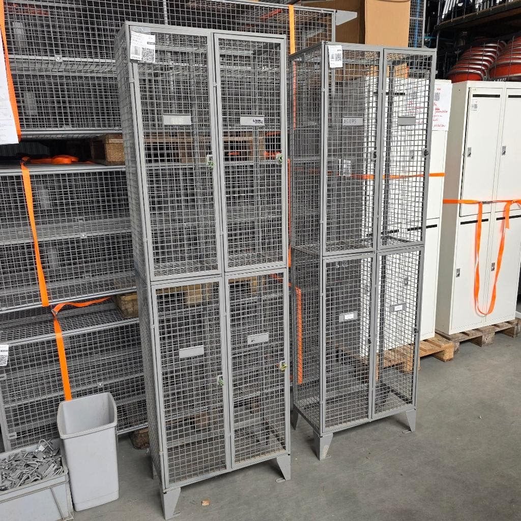 diverse metalen lockerkast gaaslocker gebruiken als vitrine