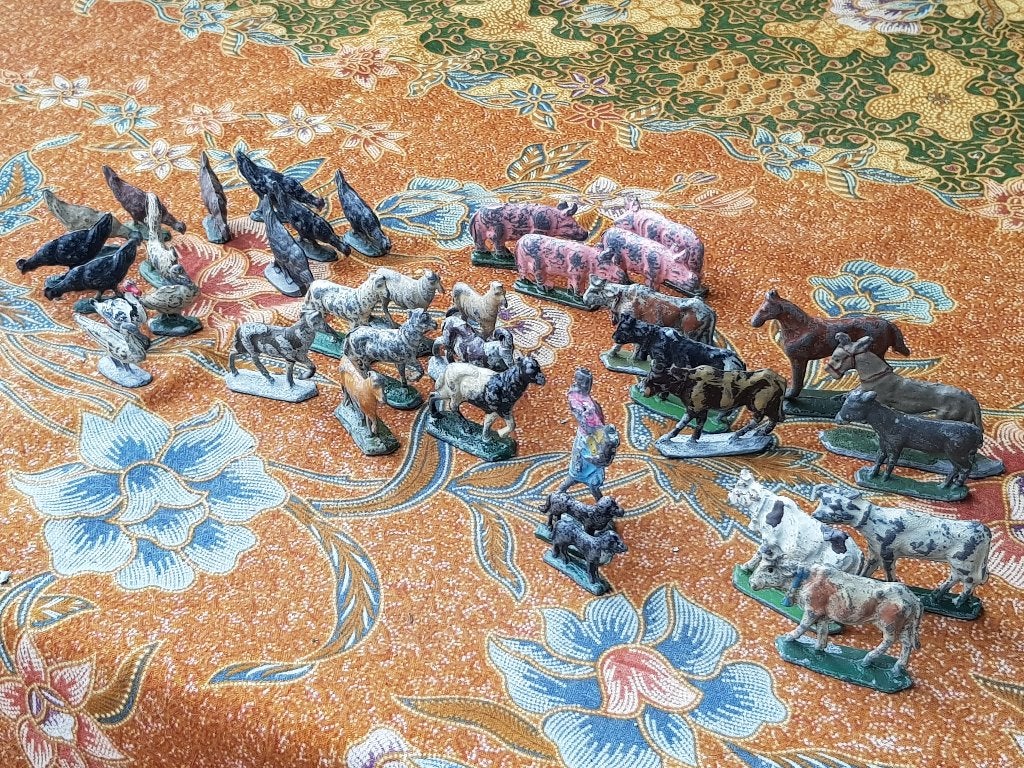 37 delig antiek boerderij speelgoed uit Engeland van tin.