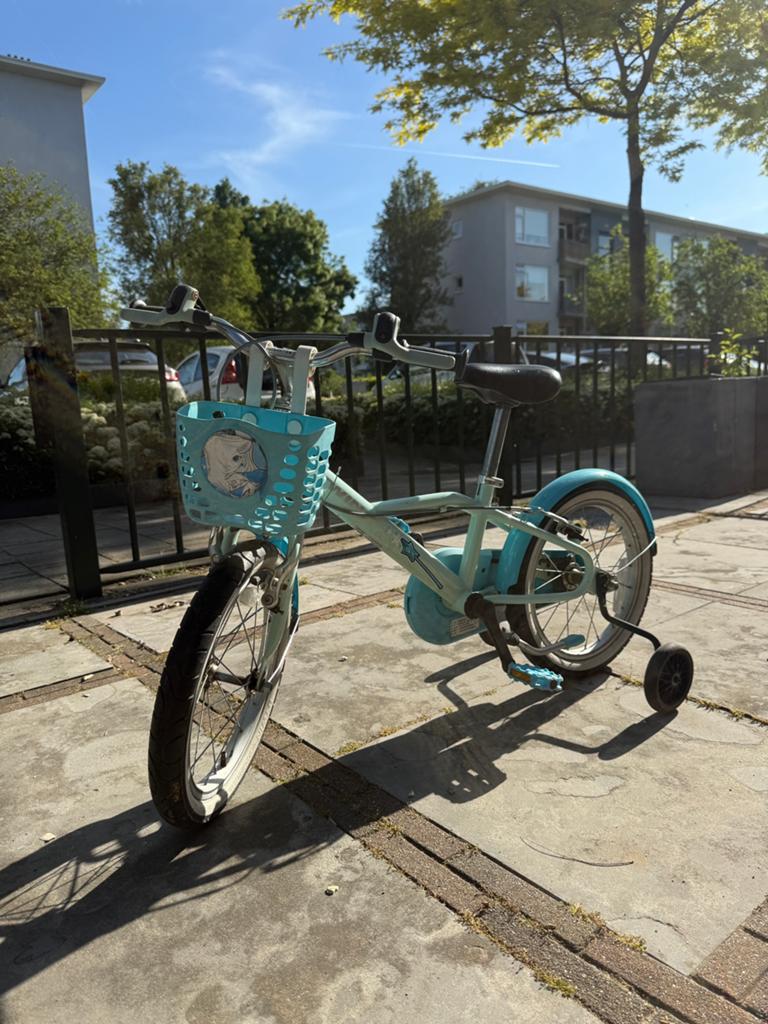 Btwin 16 inch kinderfiets met zijwielen, Ophalen, Zo goed als nieuw