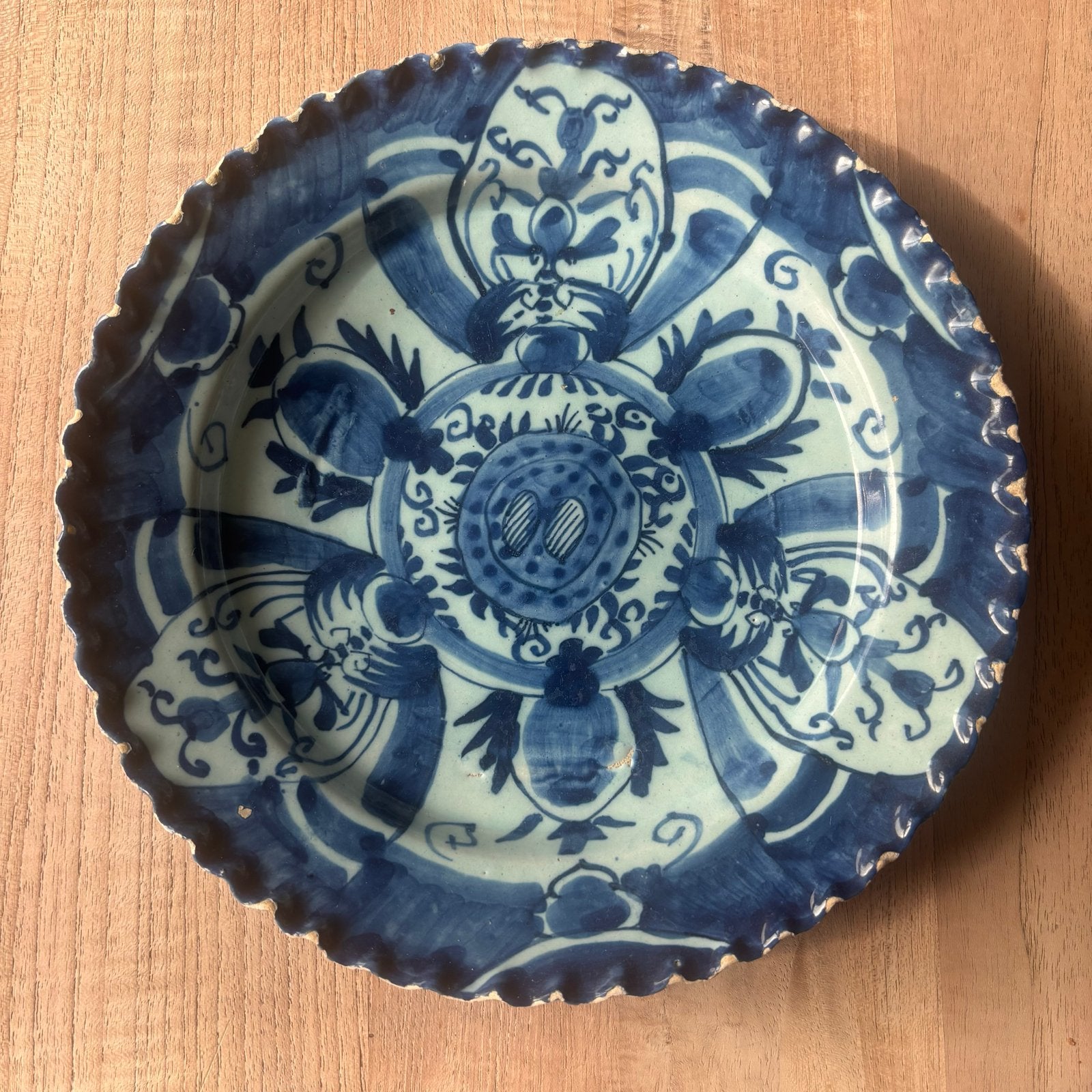 Antiek Delfts Blauw Schotel met Geschulpte Rand (1730-1780), Antiek en Kunst, Ophalen of Verzenden