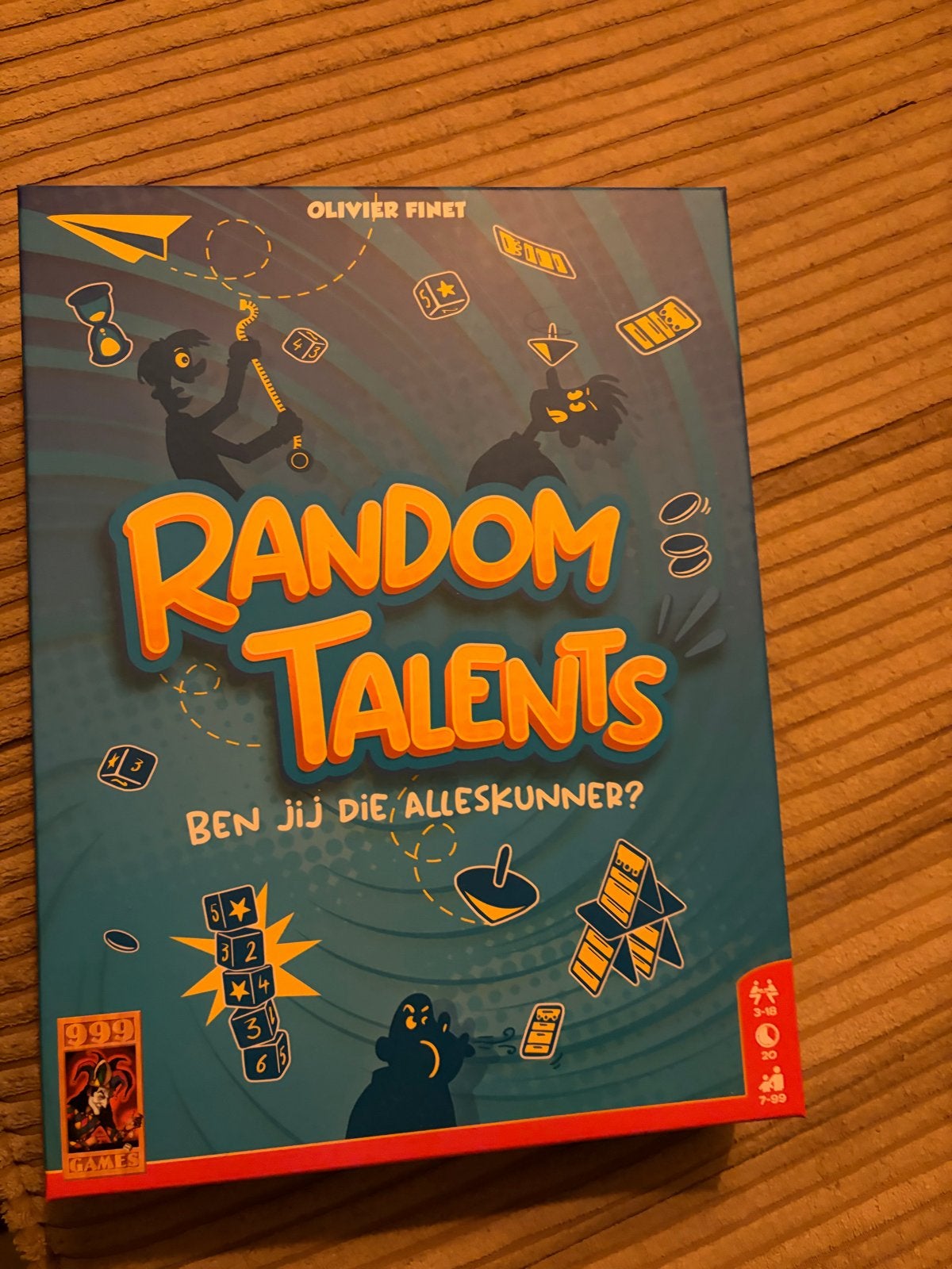Random Talents: Ben jij die alleskunner? Bordspel, Drie of vier spelers, Ophalen of Verzenden, Zo goed als nieuw