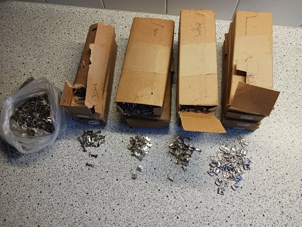 Partij kleermakersfournituren  haken en ogen  6,5 kg, Ophalen of Verzenden, Nieuw