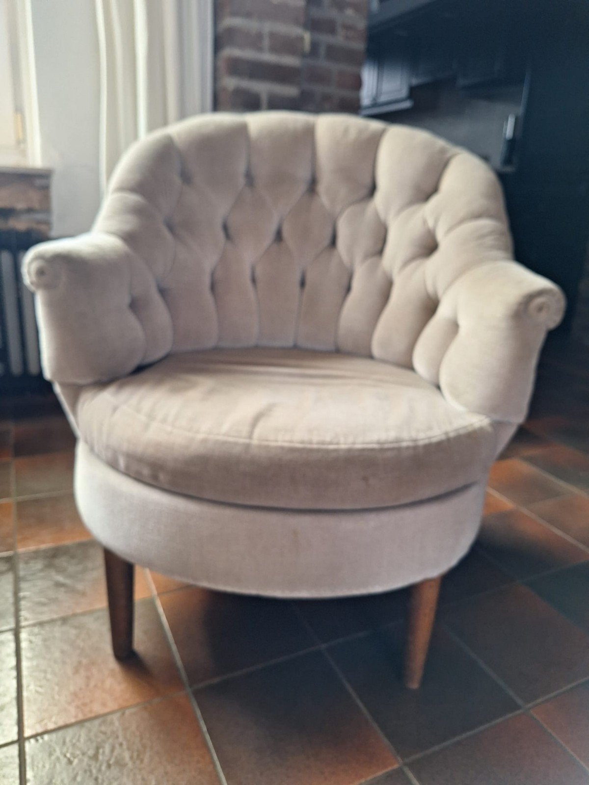 Vintage Jaren 60 Kuipfauteuil Velours Beige/Crème, Huis en Inrichting, Ophalen, Hout, Gebruikt, 75 tot 100 cm