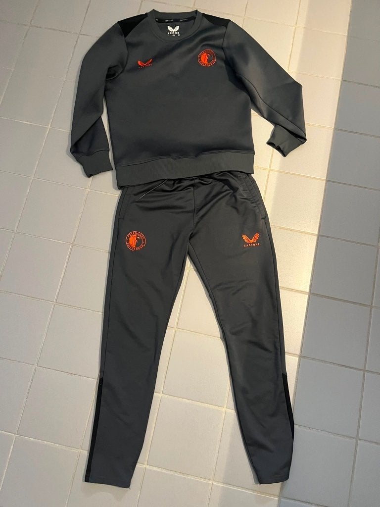 Trainingspak Feyenoord  met jas, Kleding | Heren, Ophalen of Verzenden, Zo goed als nieuw, Voetbal, Grijs