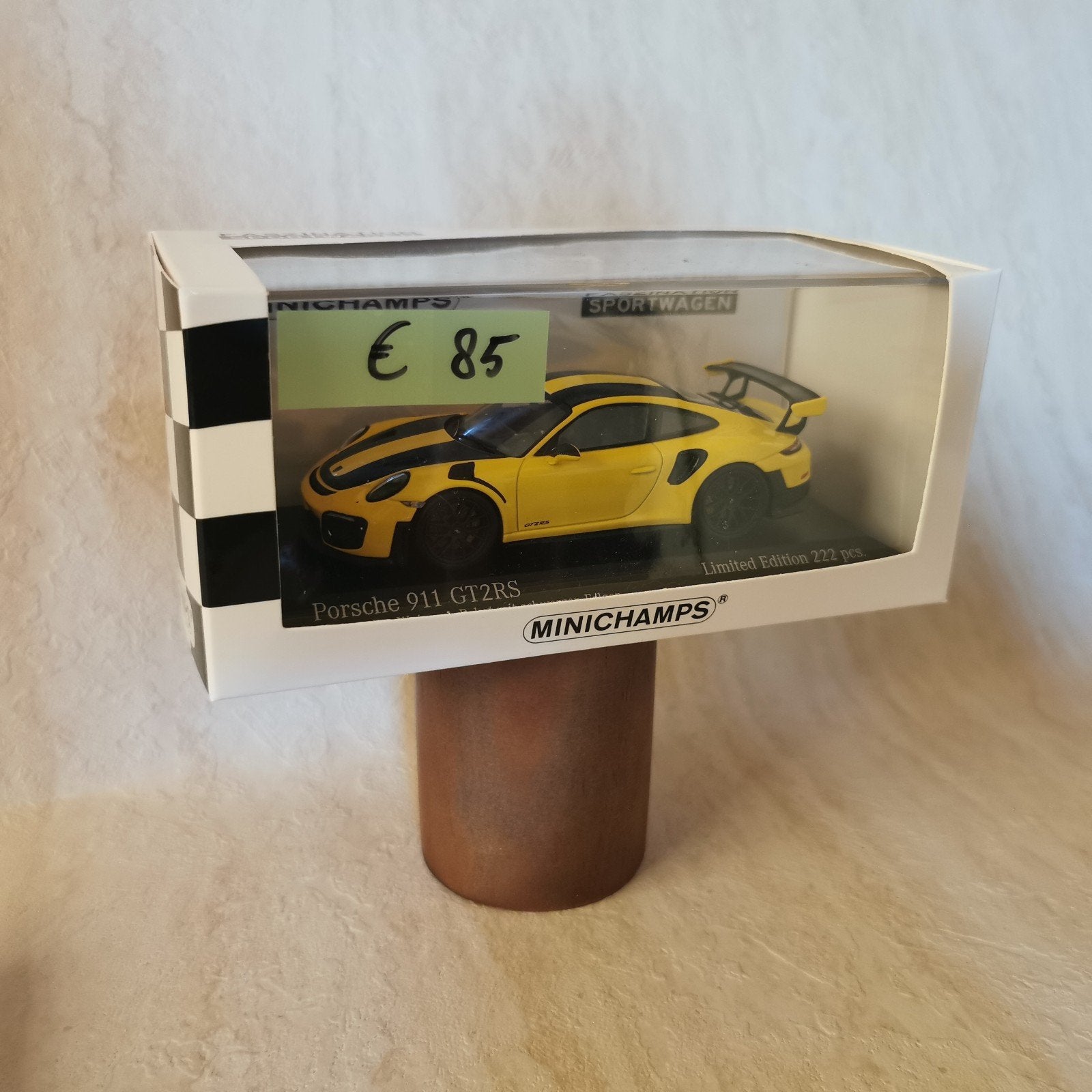 Minichamps Porsche 911 GT2 RS Geel - Schaal 1:43, Ophalen of Verzenden, Nieuw, Auto, MiniChamps