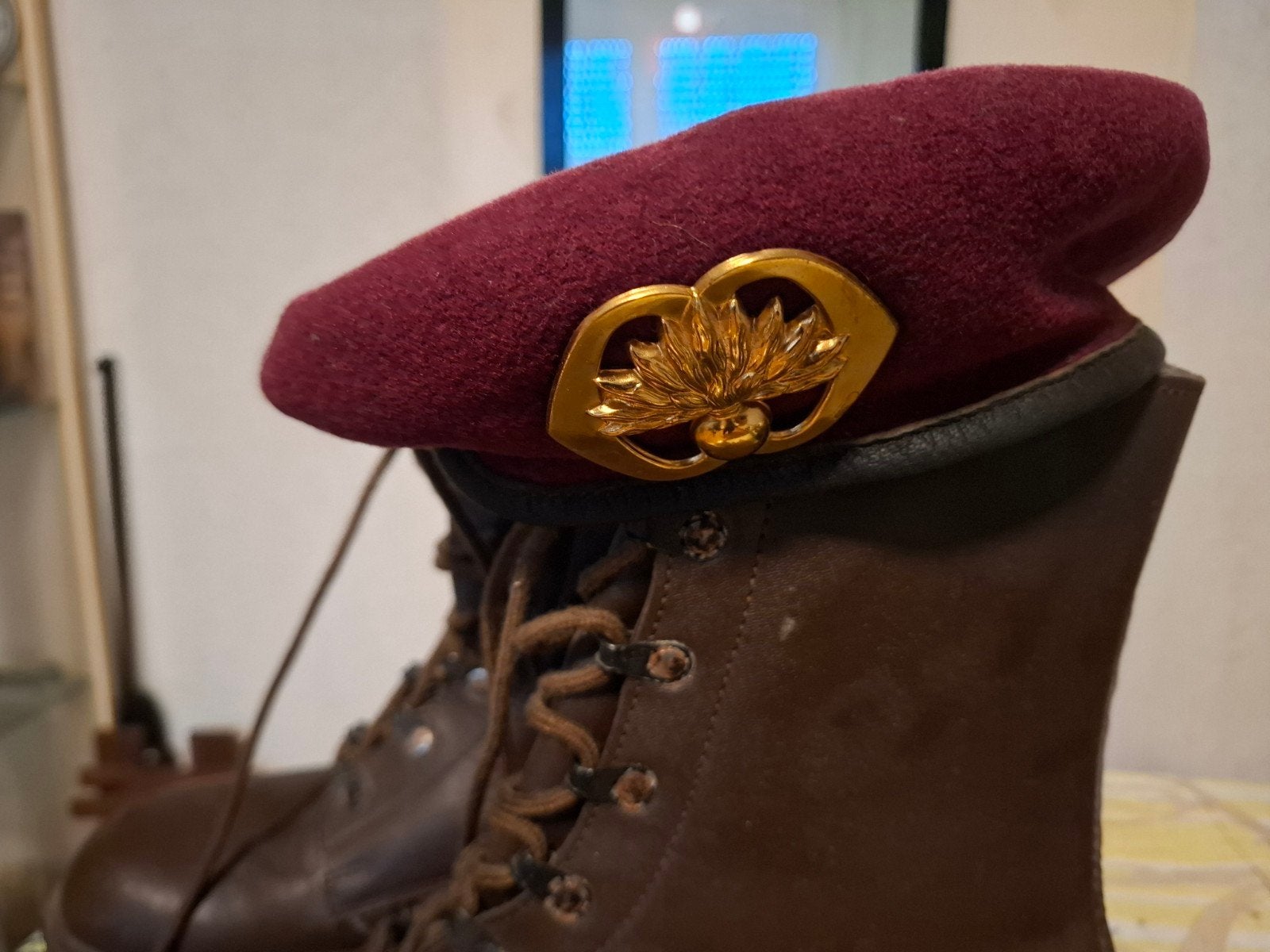 Rode baret Garde Grenadiers Luchtmobiel (1992), Verzamelen, Militaria | Algemeen, Ophalen of Verzenden, Nederland