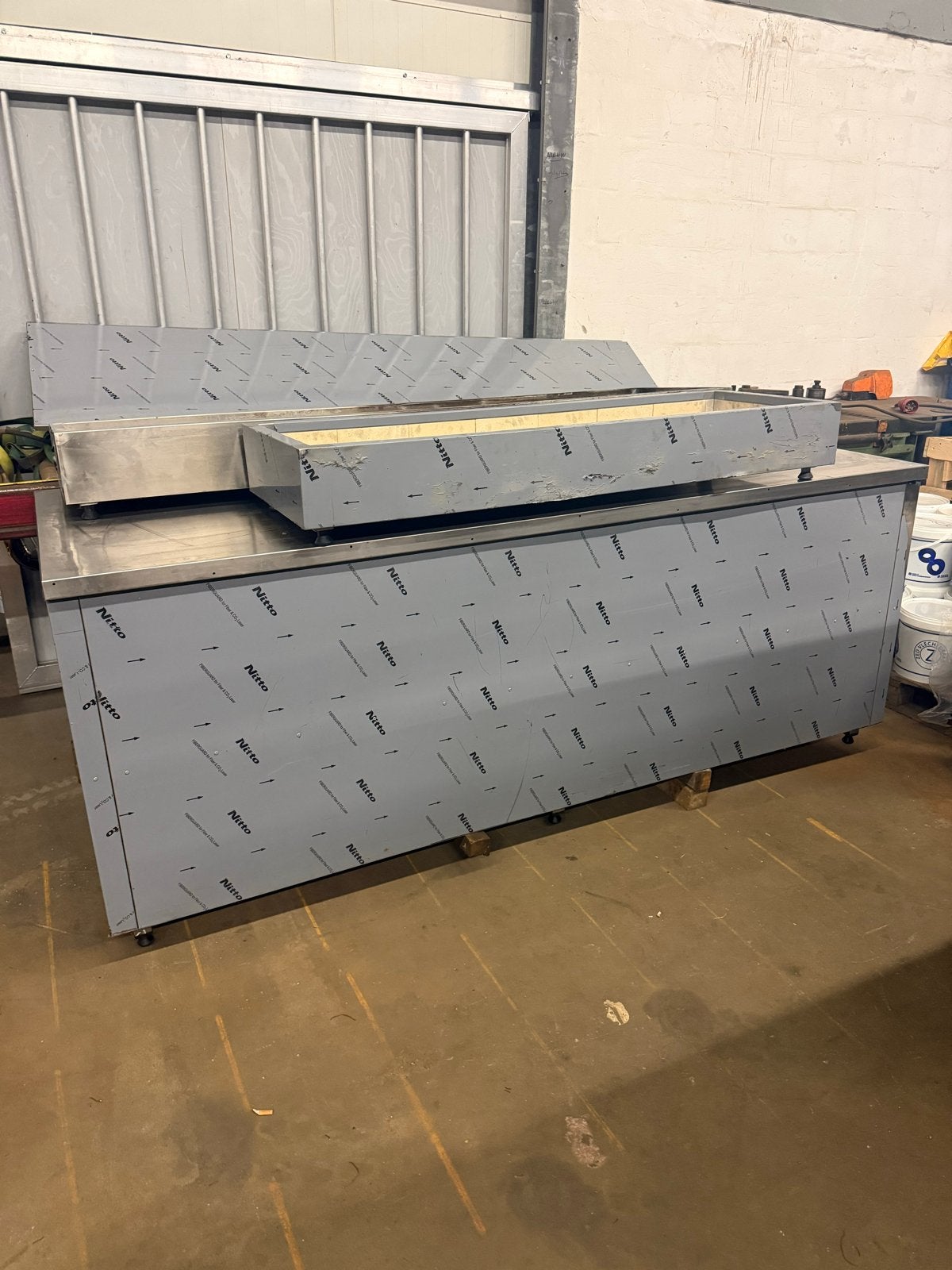 Nieuwe RVS houtskoolgrill met onder tafel, Ophalen of Verzenden, Nieuw