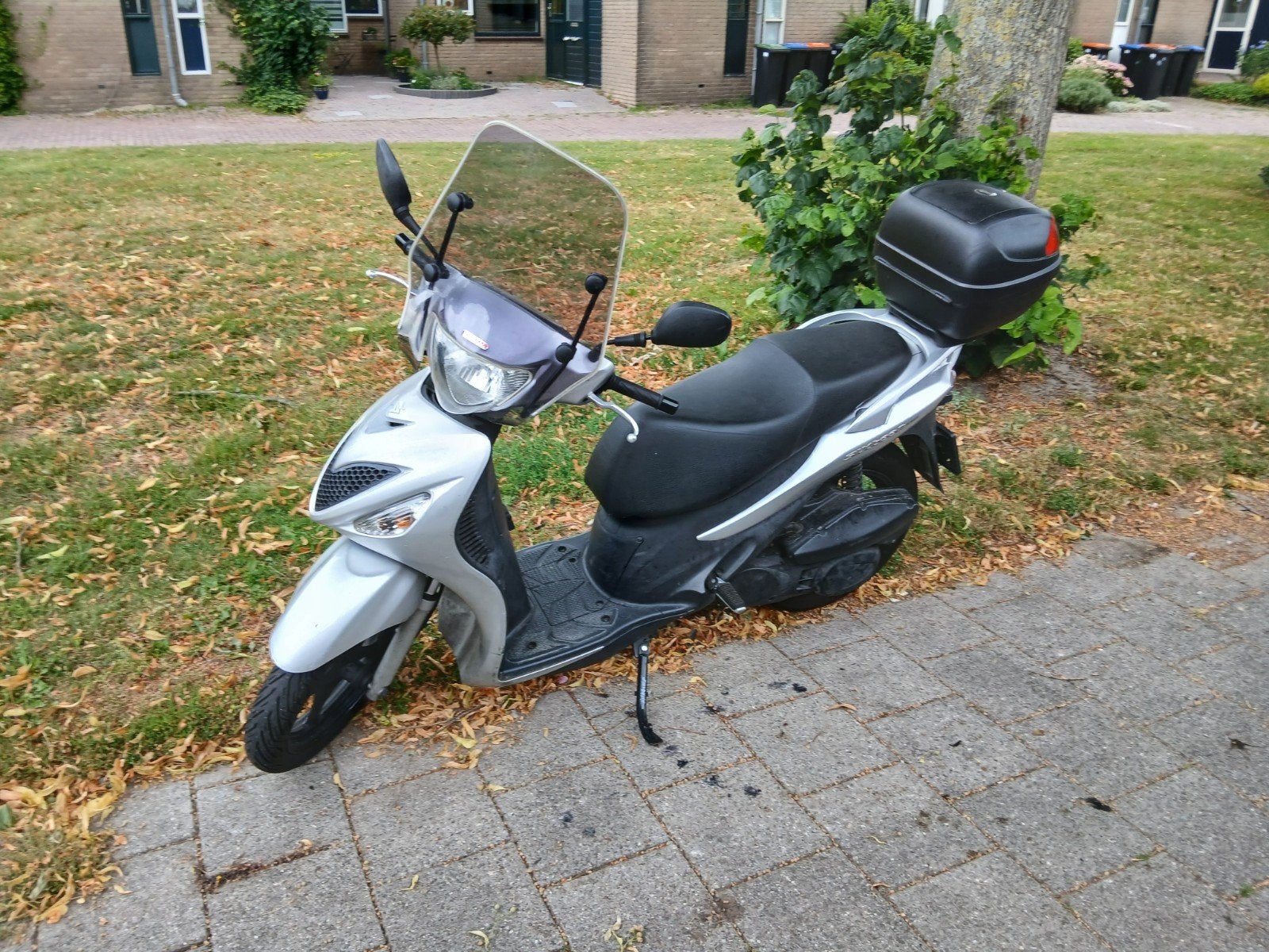 Suzuki Sixteen 150cc Scooter - Ideaal voor de stad!, Ophalen, Gebruikt, Benzine