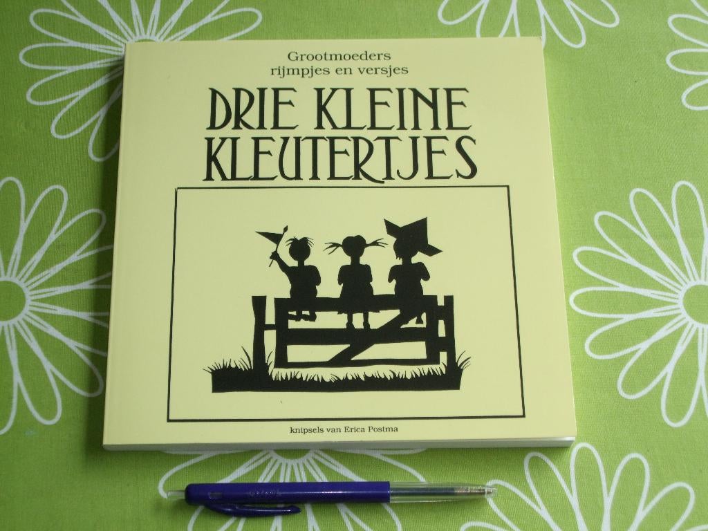Drie kleine kleutertjes - Grootmoeders rijmpjes en versjes, Ophalen of Verzenden, Zo goed als nieuw, Erica Postma.