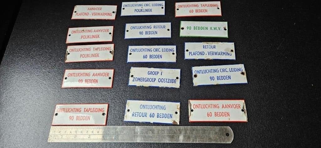 antiek emaille schildjes uit oud ziekenhuis Hengelo, Ophalen of Verzenden
