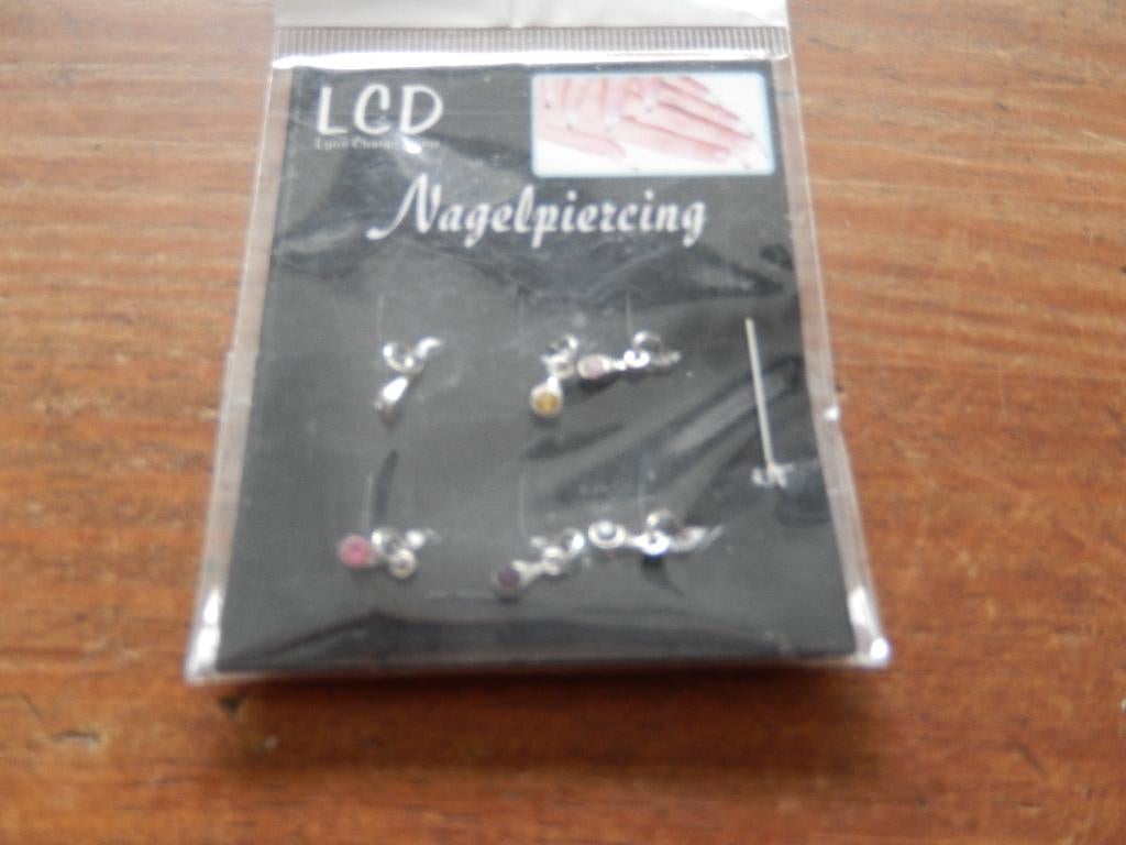 Nagel piercing met boortje (nieuw), Ophalen, Nieuw, Zwart, Handen en Nagels