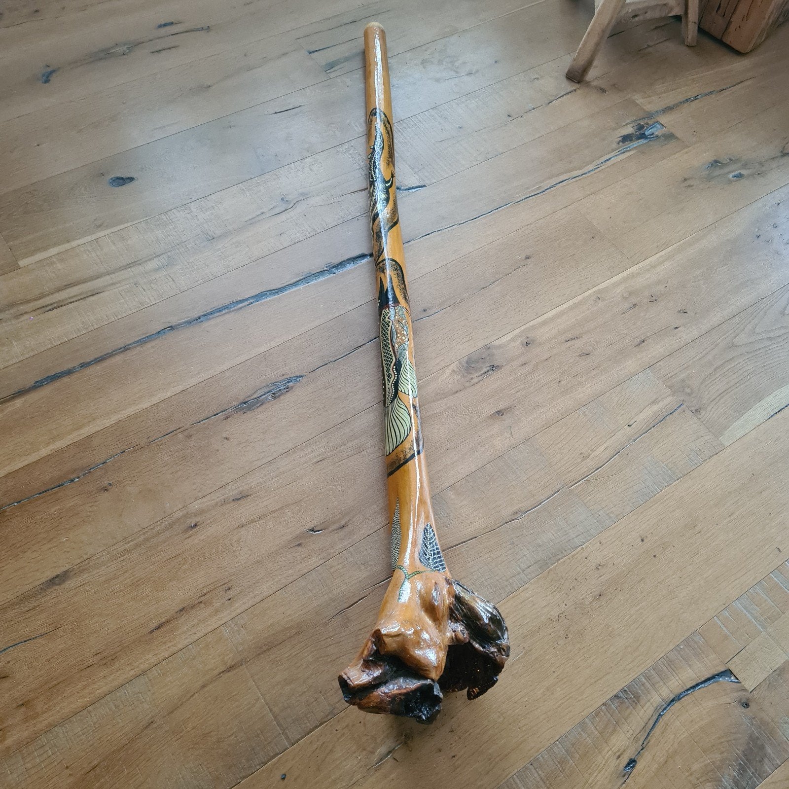 Didgeridoo met houtsnijwerk en beschildering, Ophalen, Zo goed als nieuw