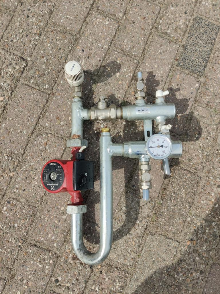 1 Groeps verdeler vloerverwarming pomp verdeelblok Grundfos, Minder dan 30 cm, Overige typen, Minder dan 60 cm, Ophalen of Verzenden