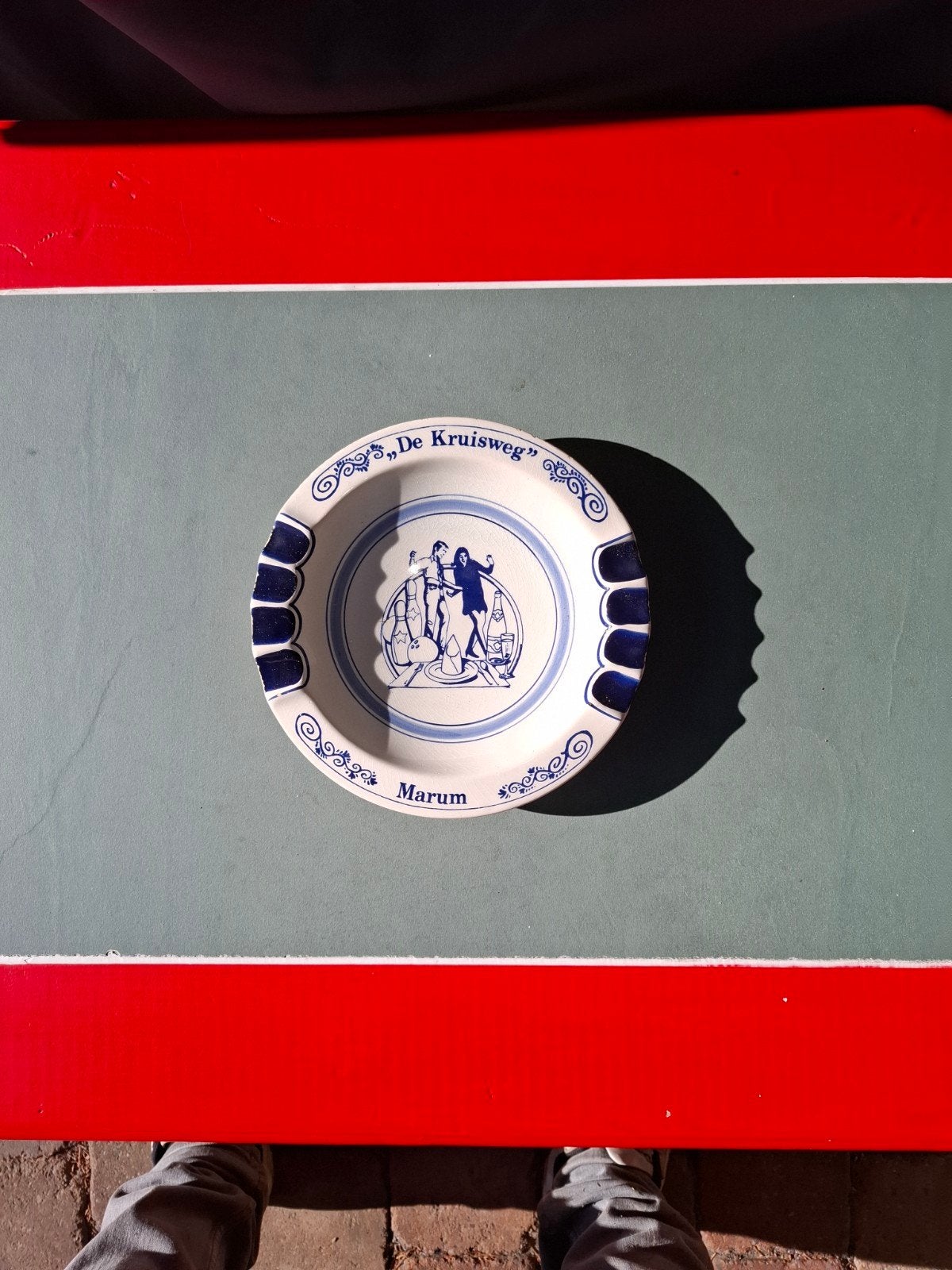 Delfts Blauw Asbak "De Kruisweg" Marum, Ophalen of Verzenden, Gebruikt, Porselein, Overige typen