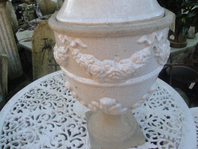 prachtige  geglazuurde pot urn met guirlanders, Ophalen of Verzenden