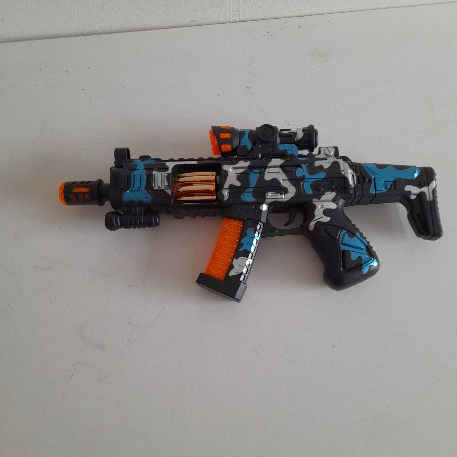 pistool van plastic  hij maakt geluid, Ophalen
