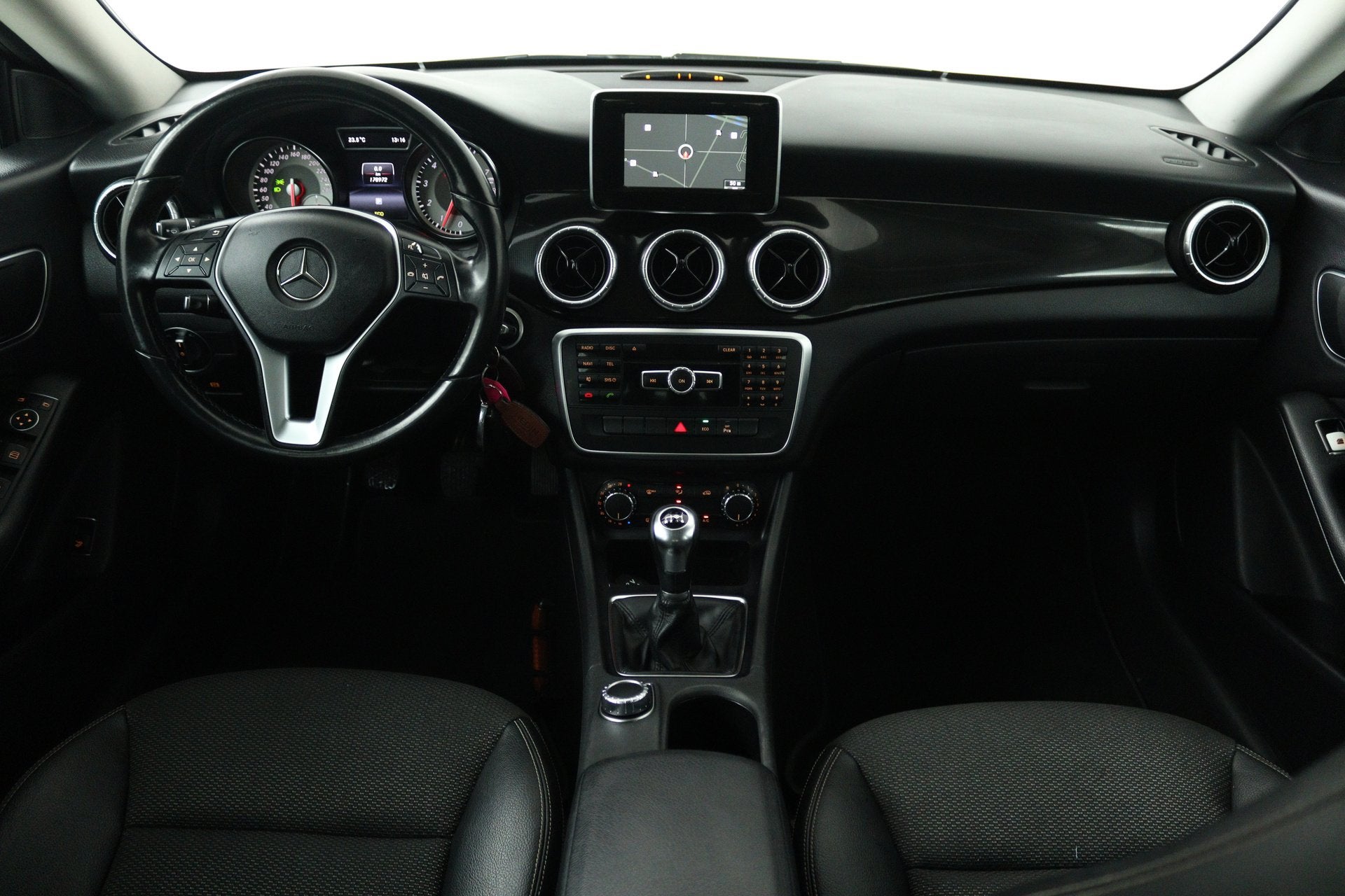 Mercedes-Benz CLA-Klasse 180 BlueEFF. Ambition (NAVIGATIE, P, Voorwielaandrijving, CLA, Gebruikt, 4 cilinders