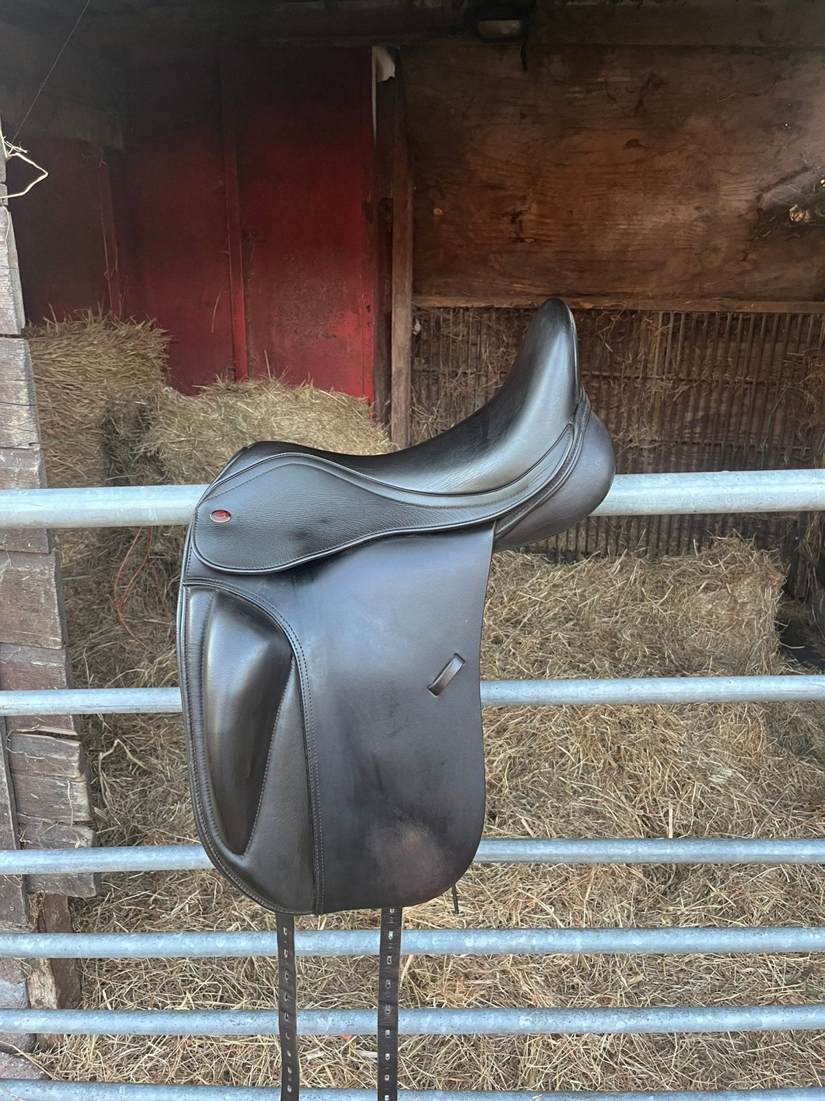 Kent en masters 17 inch dressuurzadel, Dieren en Toebehoren, Paarden en Pony's | Zadels, Ophalen, Zo goed als nieuw, Dressuur