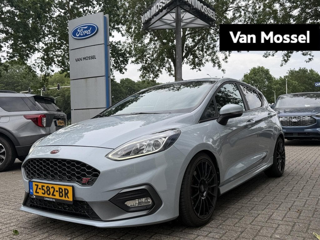 Ford Fiesta 1.5 EcoBoost ST-3 akrapovich + certificaat + par, Voorwielaandrijving, Euro 6, Leder en Stof, Handgeschakeld
