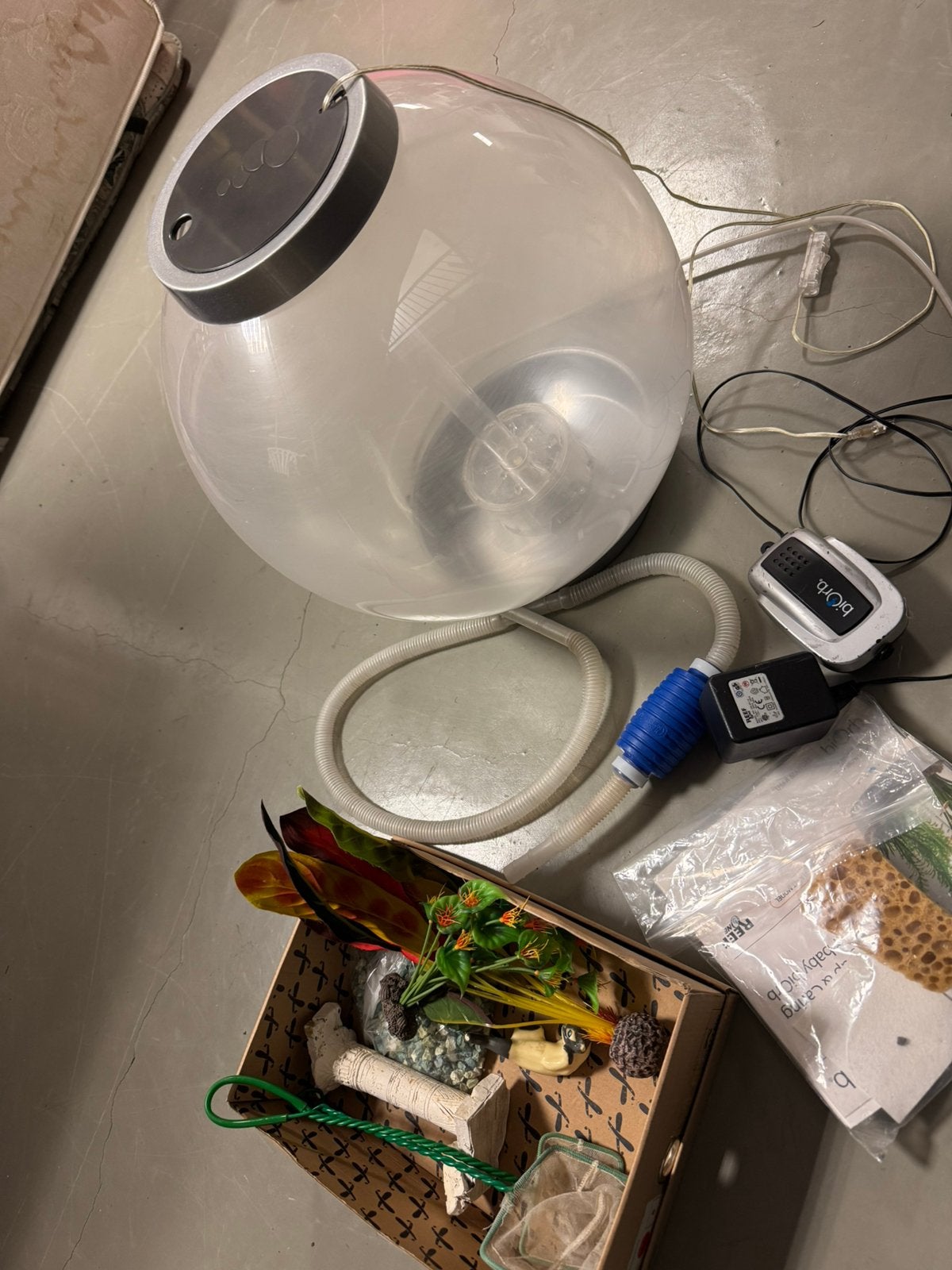 viskom met pompje Biorb, Gebruikt, Overige merken, Ophalen of Verzenden, Leeg aquarium