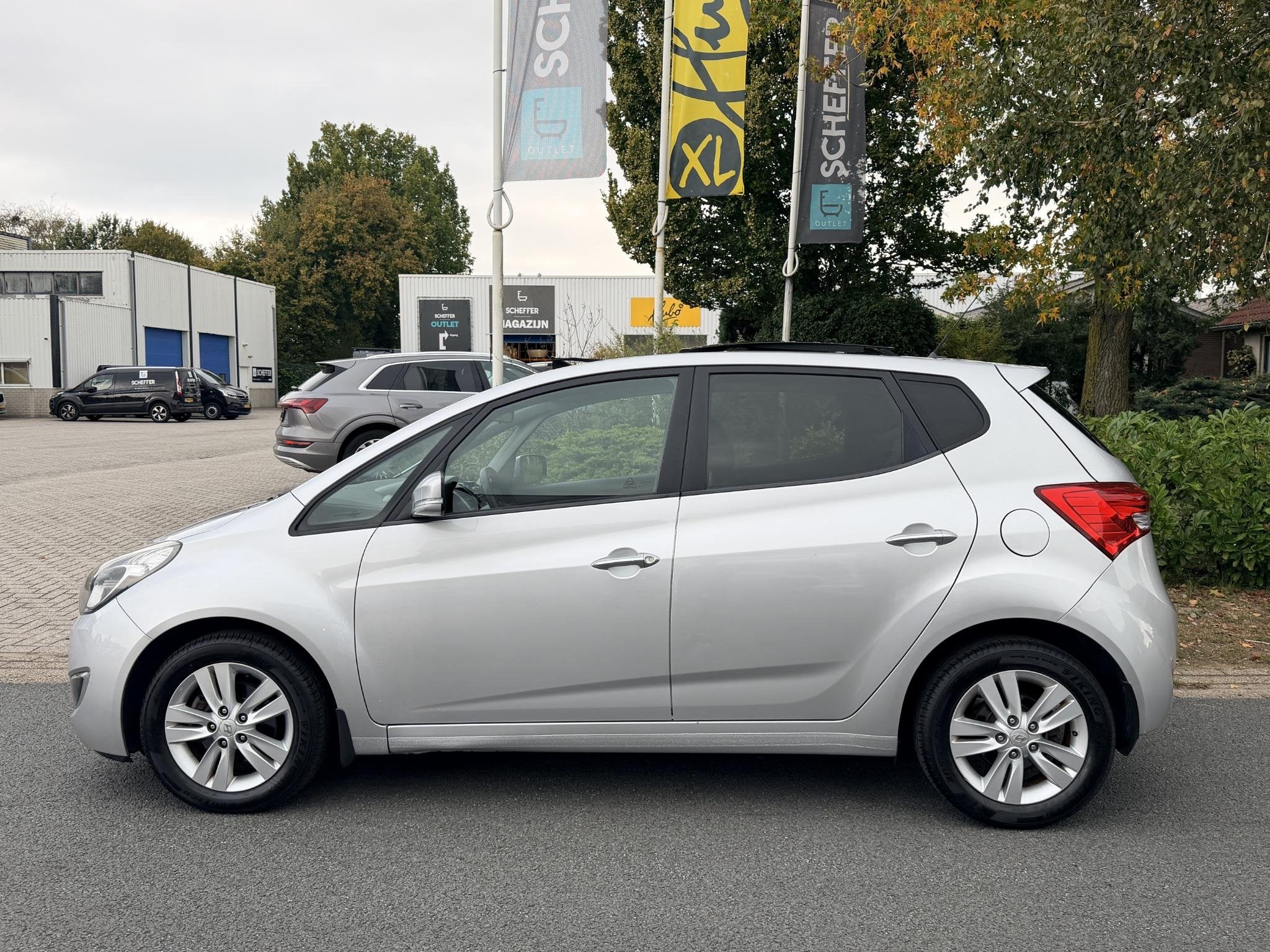 Hyundai ix20 1.6i i-Catcher 125PK Automaat•Pano•Leder, Auto's, Euro 5, 1591 cc, 4 cilinders, IX20