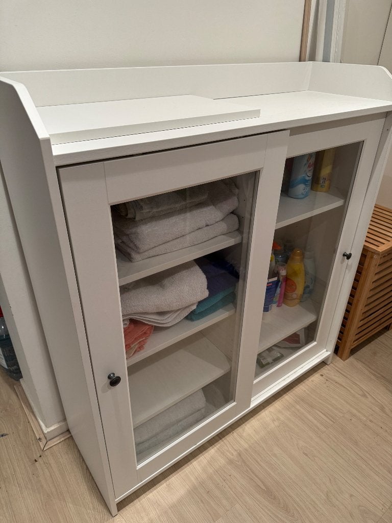 Hauga vitrinekast, Ophalen, 100 tot 150 cm, 100 tot 150 cm, 25 tot 50 cm