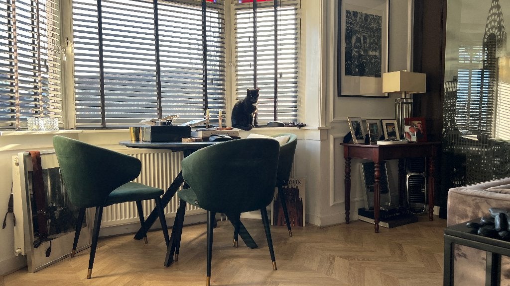 4x Eichholtz Velvet Eetkamerstoelen + Ronde Eettafel, Huis en Inrichting, Stoelen, Gebruikt, Vier, Ophalen