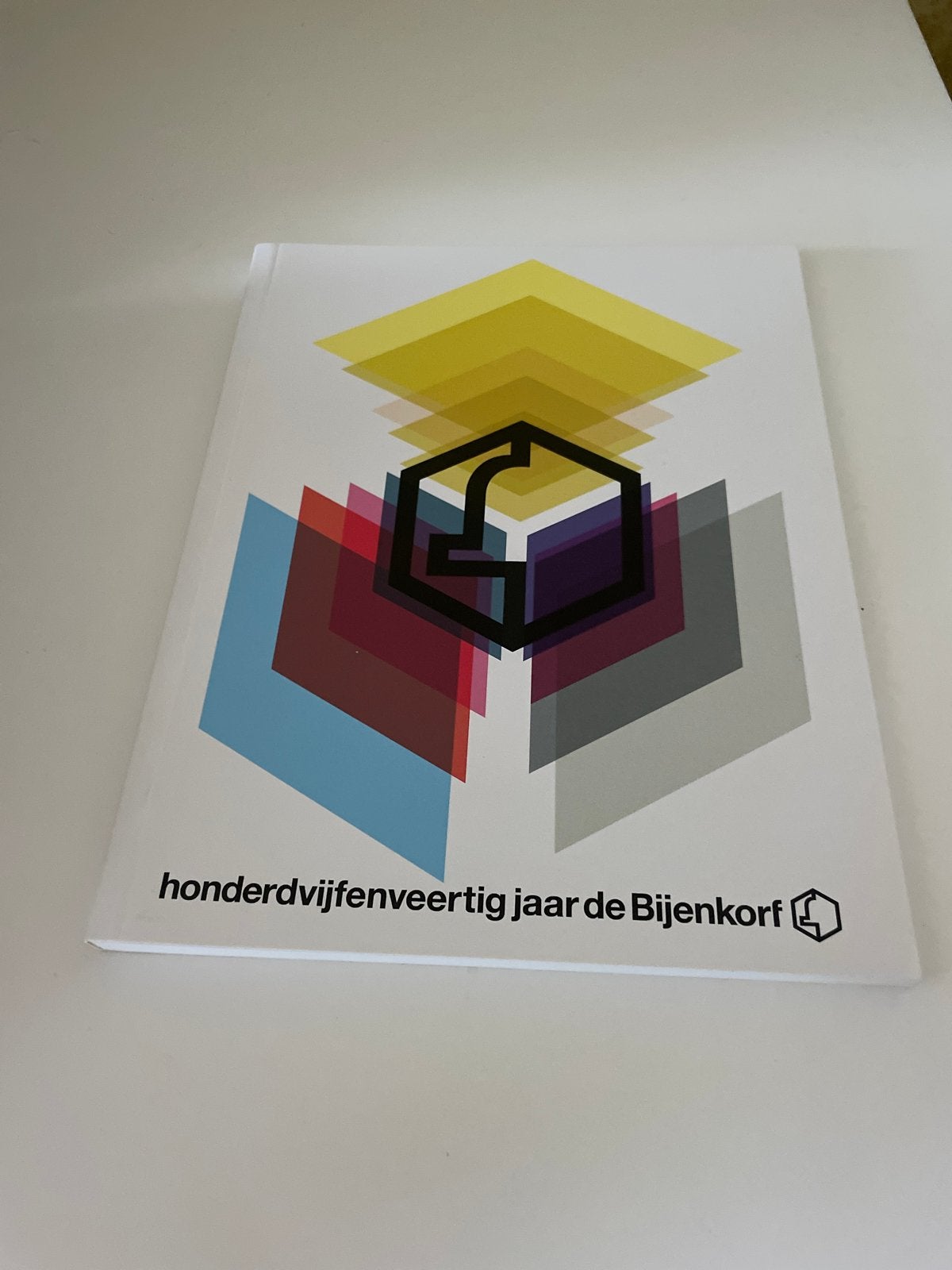 Honderdvijfenveertig jaar de Bijenkorf, Ophalen of Verzenden, Zo goed als nieuw, Nederland