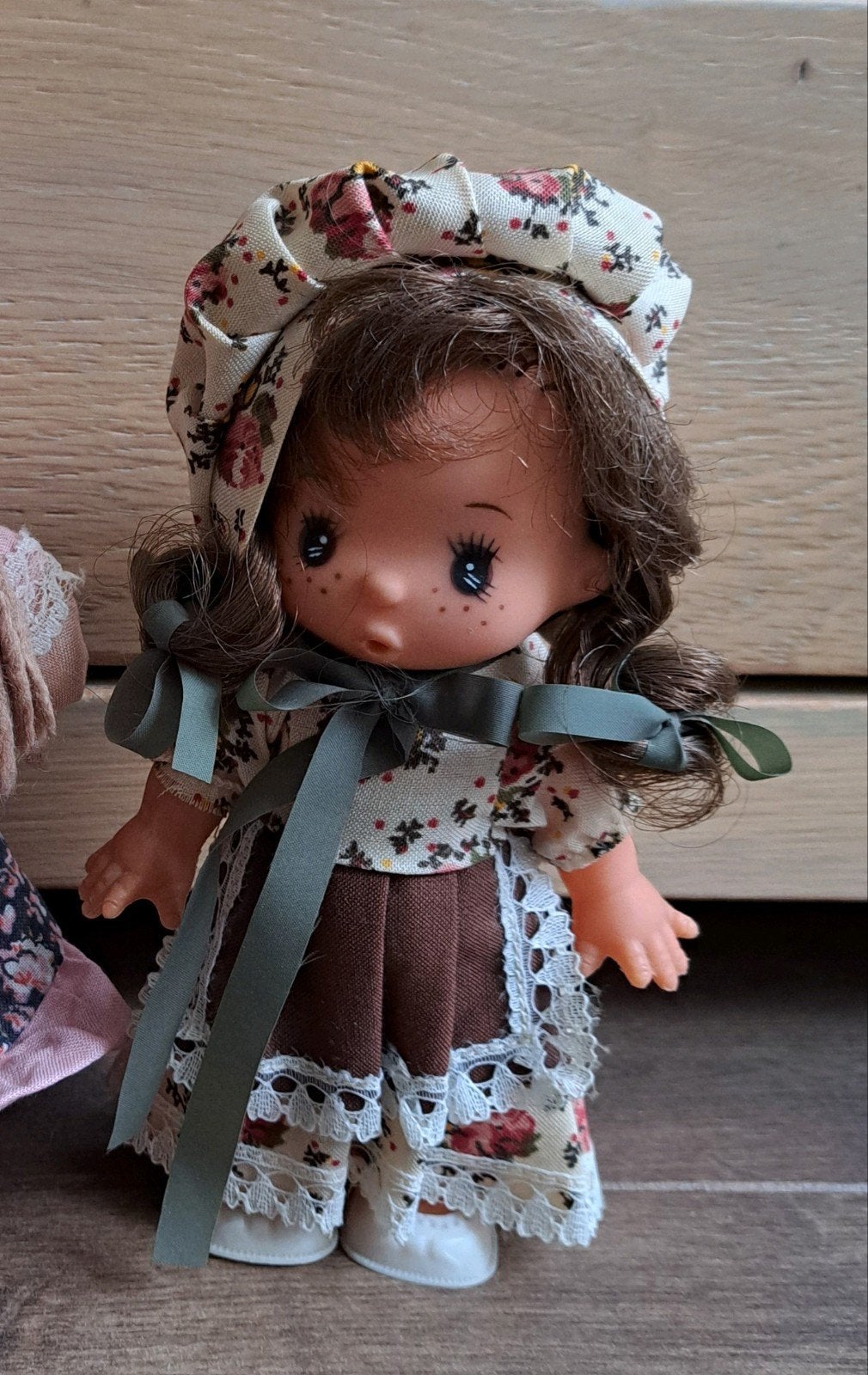 Vintage plastic popje jurkje schoentjes jaren 70/80, Ophalen of Verzenden, Gebruikt, Pop