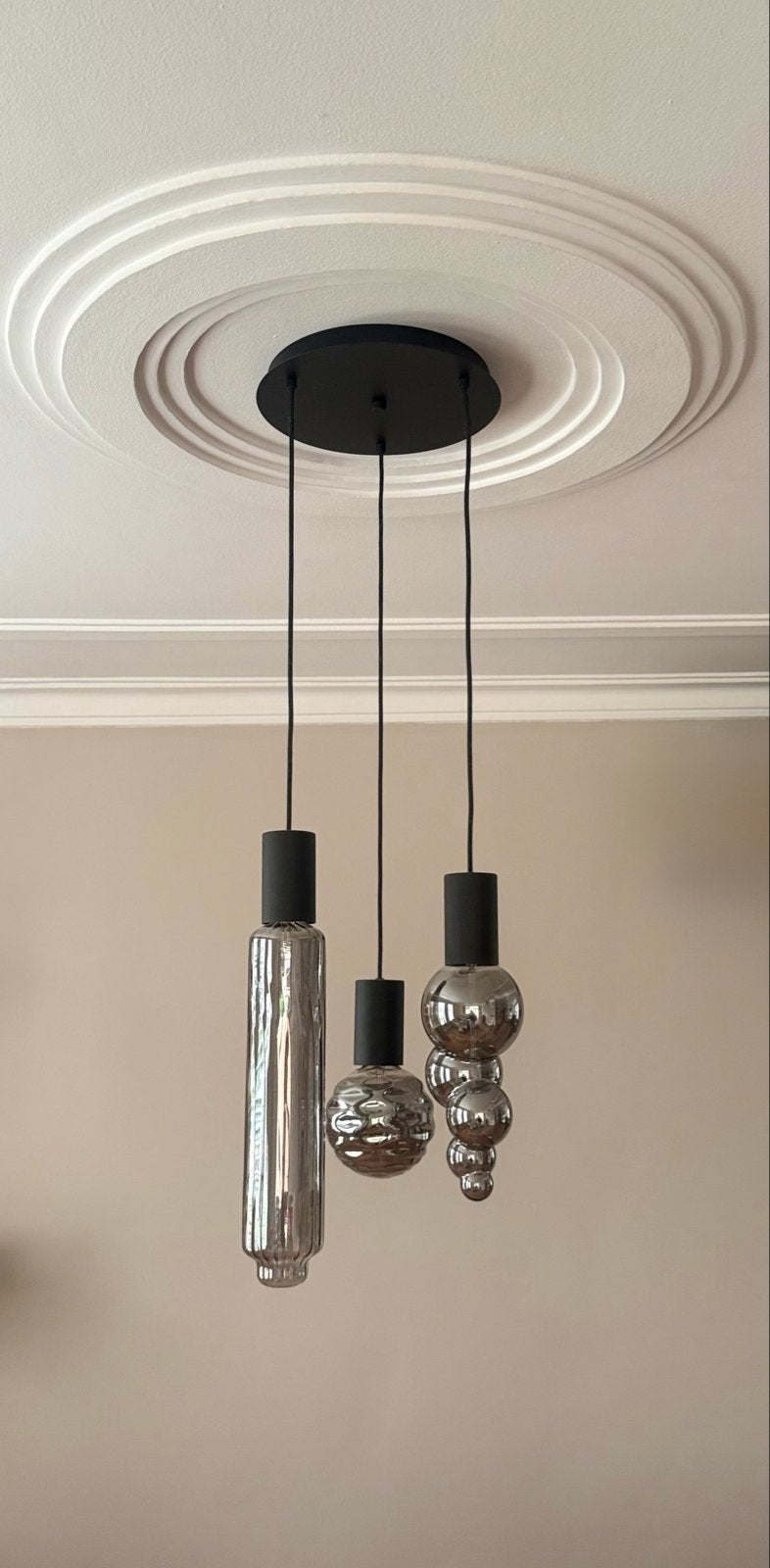 Moderne hanglamp met 3 glazen bollen - Nieuwstaat, Ophalen of Verzenden, Zo goed als nieuw, Glas, E27 (groot)