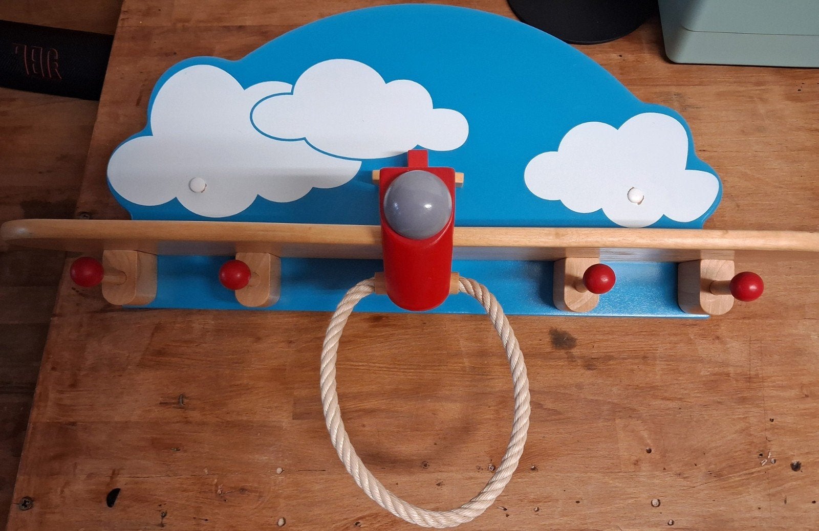 Leuke kinder kapstok vliegtuig met wolken, Gebruikt, Overige merken, Ophalen of Verzenden, Kapstokje