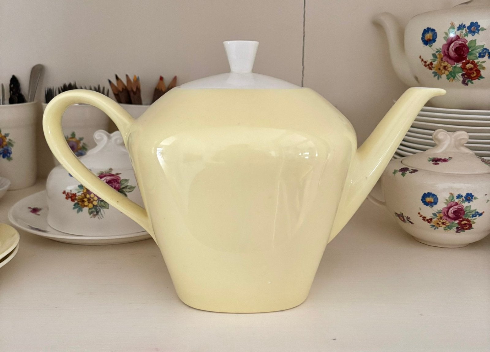 Theepot zachtgeel pastel Regout Sphinx, Antiek en Kunst, Antiek | Servies los, Ophalen of Verzenden