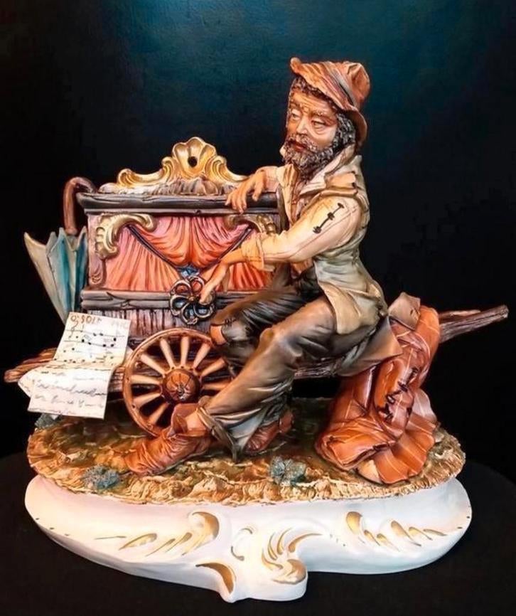 Zeer fraai antiek Porseleinen beeld Meneghetti Italië, Antiek en Kunst, Ophalen of Verzenden