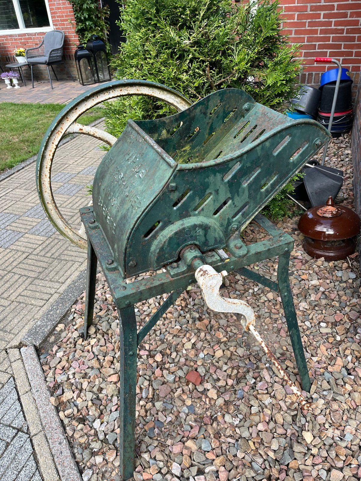 Antieke bieten snijmachine - decoratief en functioneel, Ophalen