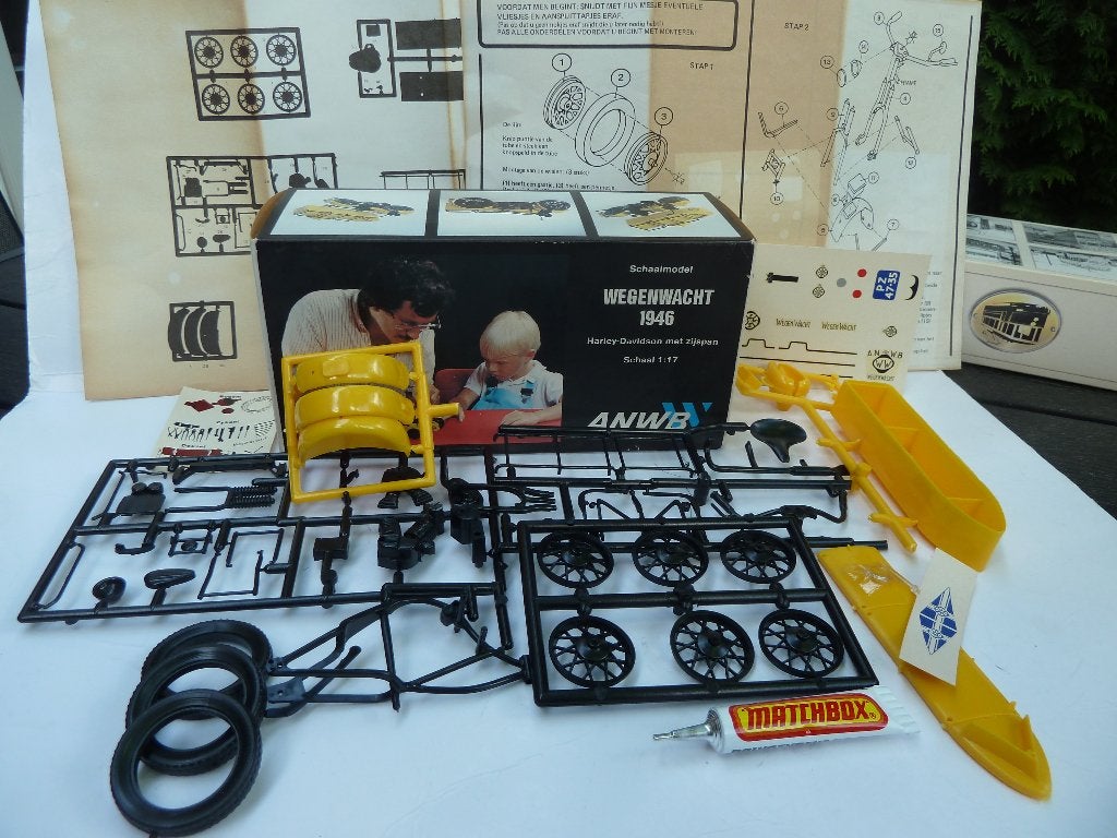 PLASTIC A.N.W.B. WEGENWACHT BOUWDOOS   schaal : 1:17, Overige merken, Ophalen of Verzenden, Zo goed als nieuw, Groter dan 1:32