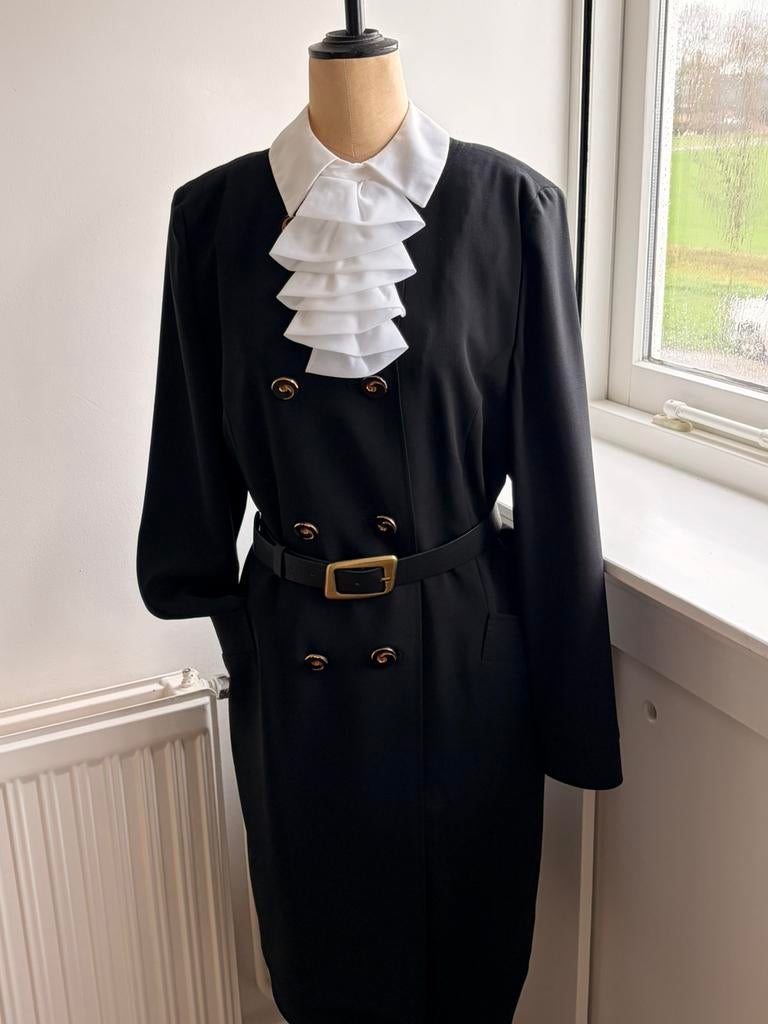 Een plaatje deze stijlvolle robe manteau blazerjurk zwart 42, Ophalen of Verzenden, Zo goed als nieuw, Maat 42/44 (L), Wit