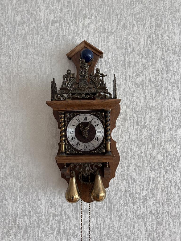 Friese Stoelklok- Wandklok met Gewichten, Ophalen