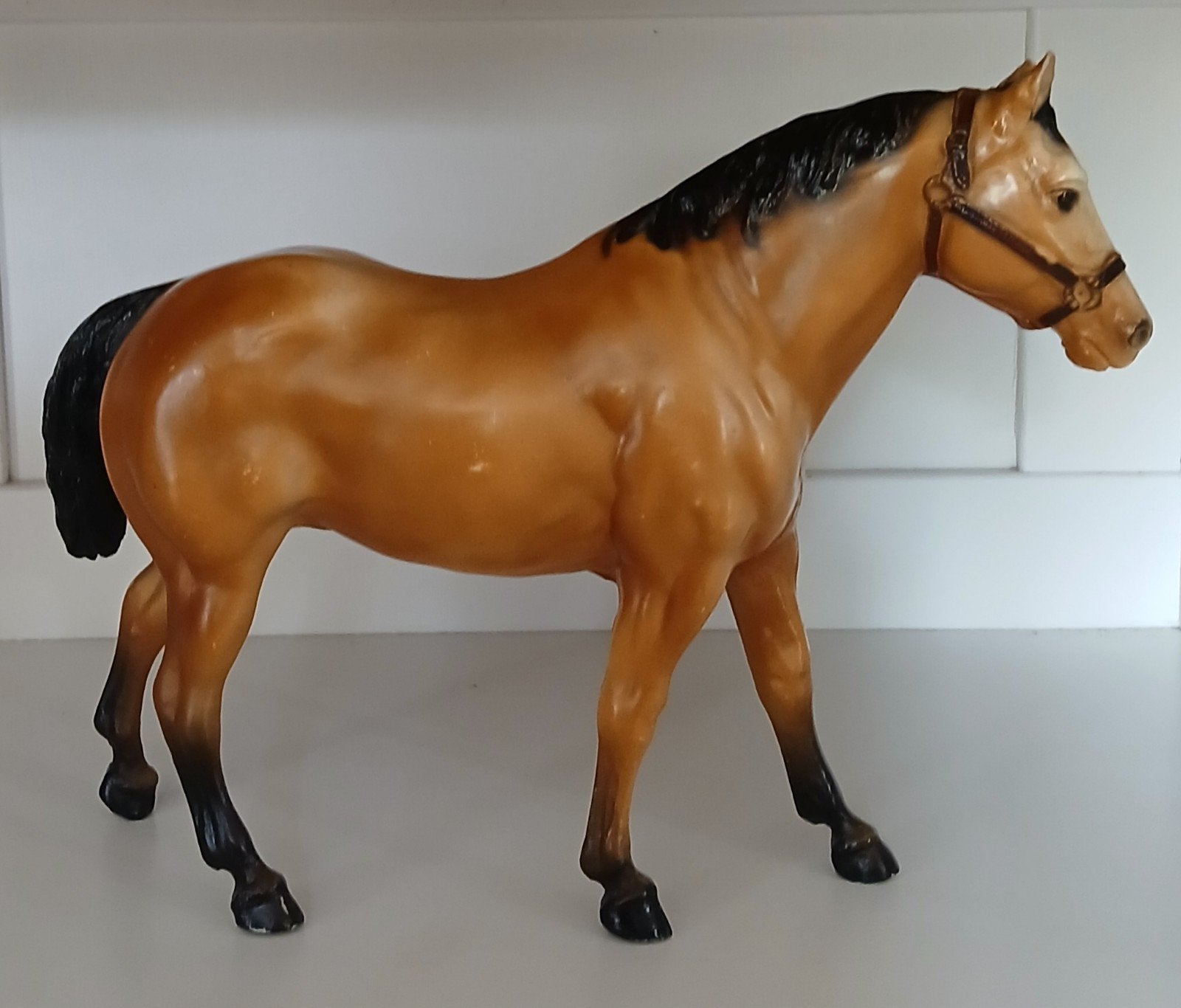 Breyer vintage Quarter Horse Gelding (beschadigd), Ophalen of Verzenden, Gebruikt, Paard, Beeldje of Figuurtje