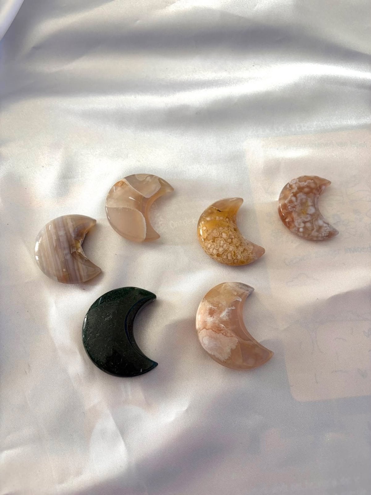 Edelstenen agaat maantjes, Ophalen of Verzenden, Mineraal