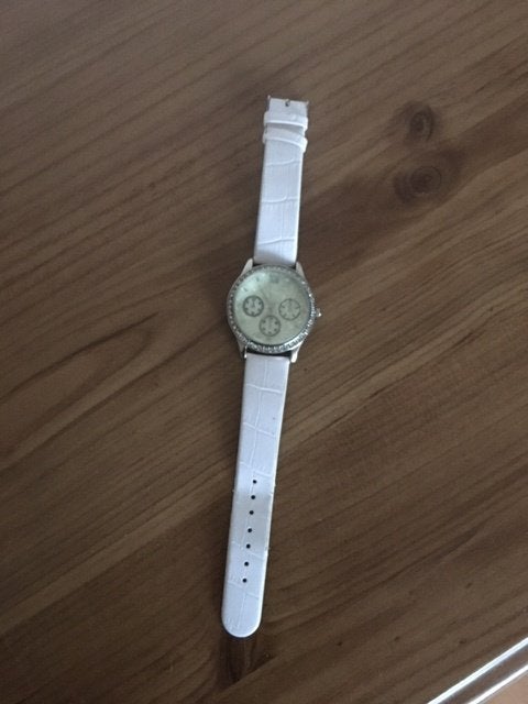 horloge van LBVYR met witte band en steentjes langs rand, Ophalen, Gebruikt, Polshorloge, Overige merken