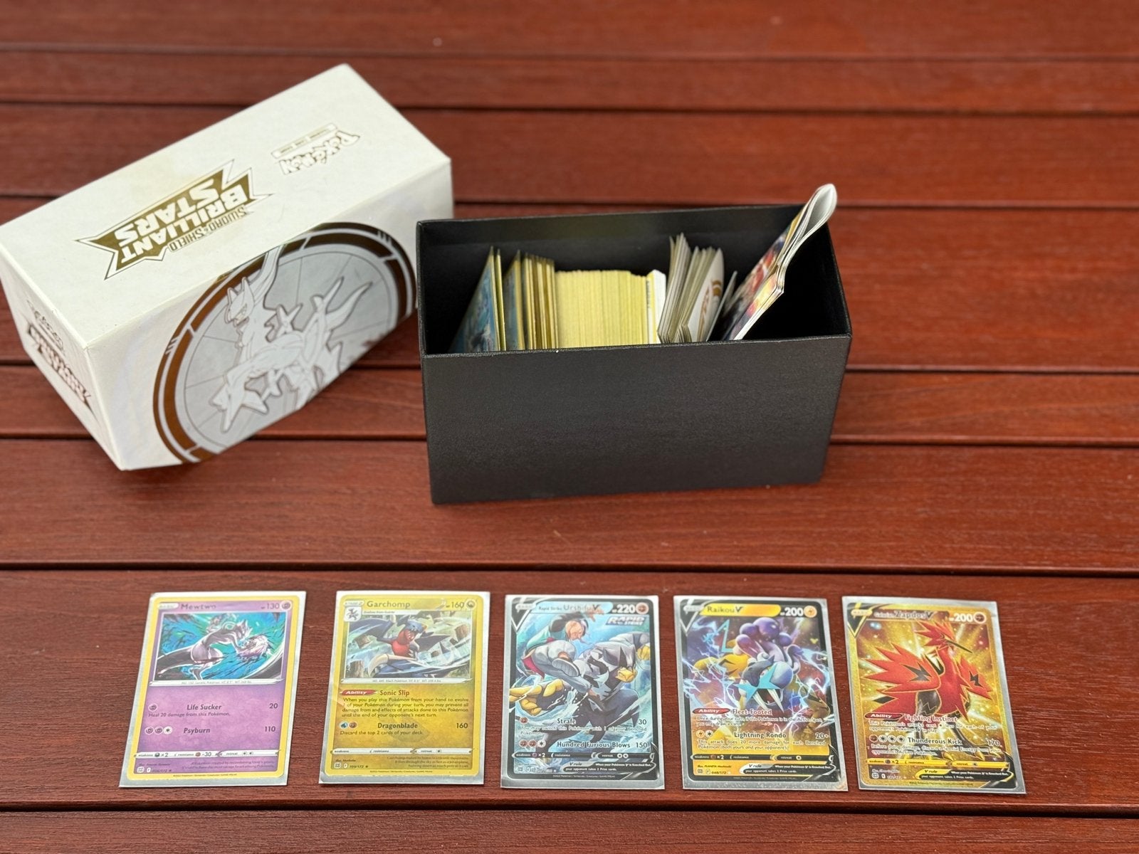 Pokémon Brilliant Stars oa Raikou V TG26 & Gouden Zapdos, Ophalen of Verzenden, Gebruikt, Meerdere kaarten